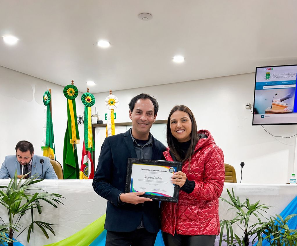 Câmara de Vereadores confere certificado ao colunista social Rogério Cardoso