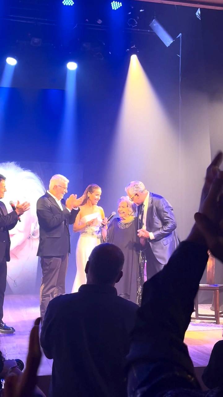 Que honra imensurável apresentar a noite histórica de ontem em homenagem aos 90 anos de carreira de Nathali...
