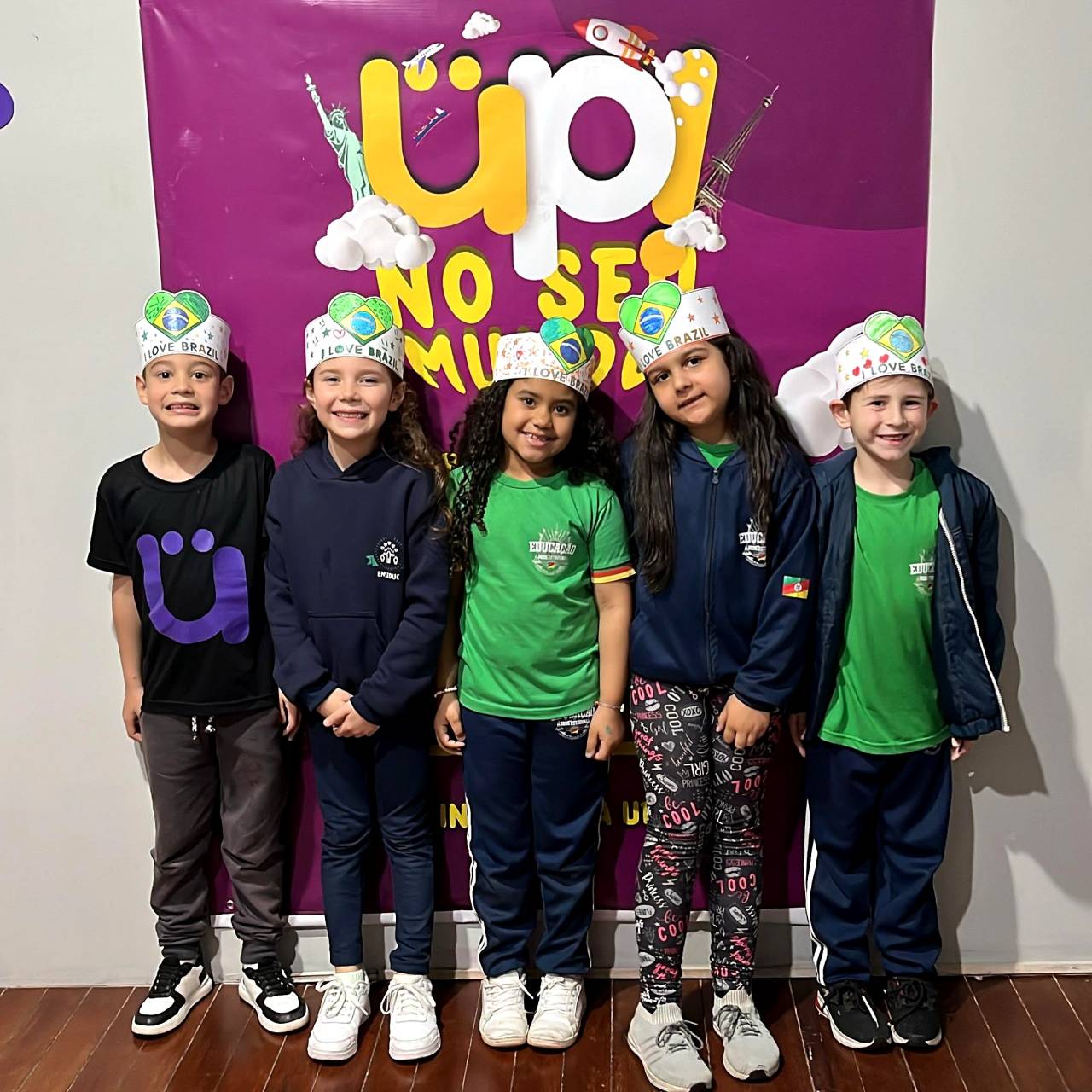Fofurinhas passando por aqui! Cada turma, um jeitinho especial de celebrar e aprender! ✨