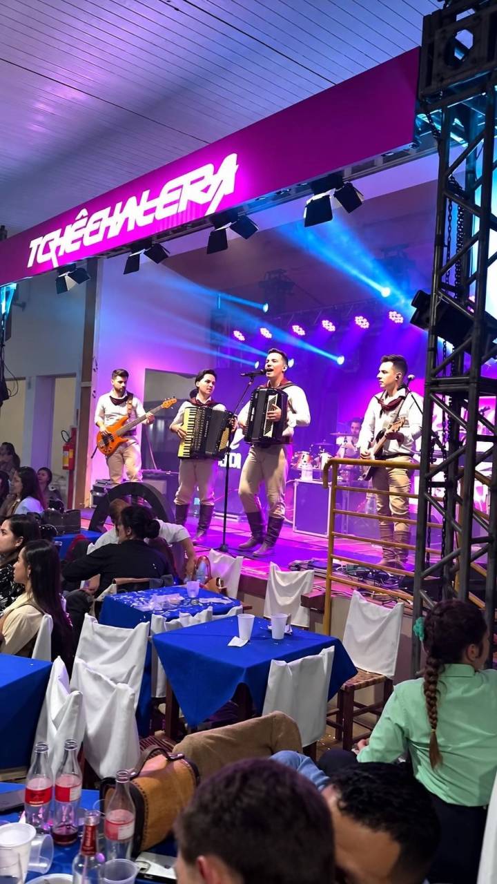 Tchê Chaleira esquenta a quarta noite dos Festejos Farroupilhas no CTG Crioulos do Caverá